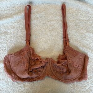 Victorias Secret Bra Dream Angels Push Up Without Padding Lace Beige
36DD